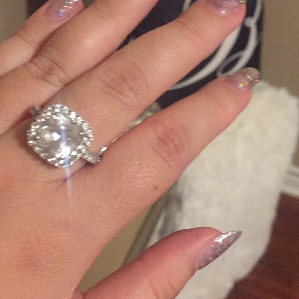 White sapphire ring - Picture 2 of 5